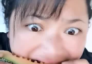 农村女网红吃瓜视频,揭秘乡村生活趣味瞬间